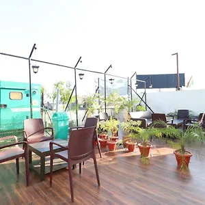 Oyo 14832 Rooftop 3* Panchkula